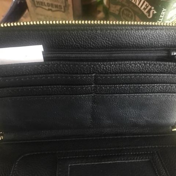 BETSEY JOHNSON Black Roses POUCH WRISTLET WALLET - Picture 5 of 5